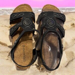 BEARPAW RIDLEY Women's Sandals Size 7 
Adjustable Straps & Comfort Footbed. NEW!